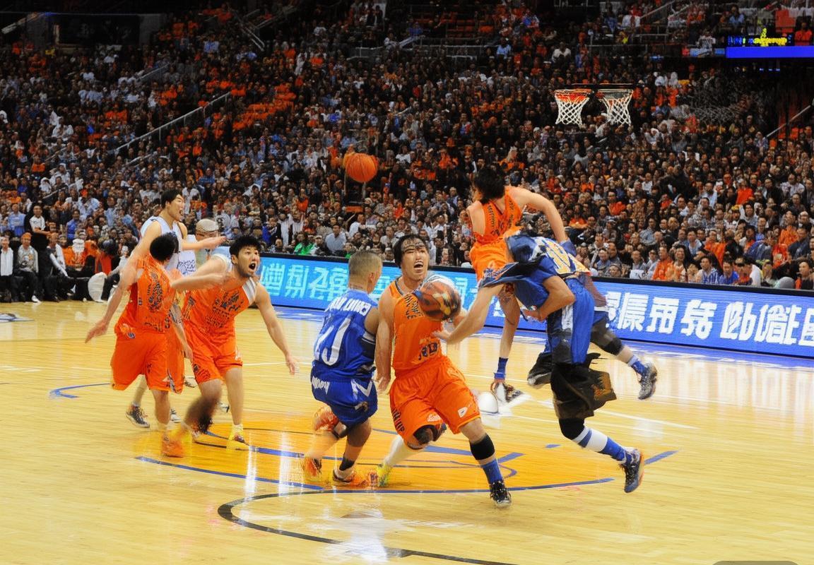 2012 CBA季后赛粤鲁巅峰对决精彩回顾