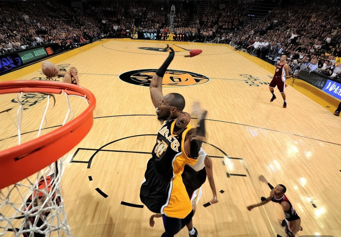 2013年NBA科比VS老鹰巅峰对决：传奇之战回顾(图2)